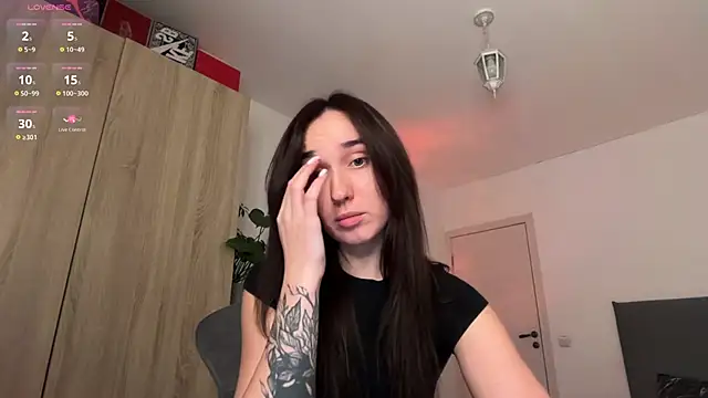 Miaswetty online show from November 13, 2025, 5:34 pm