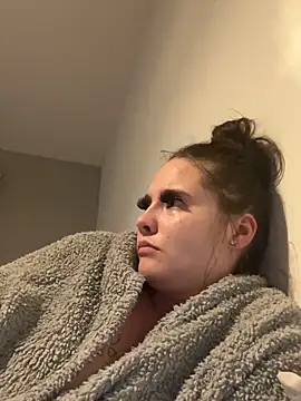 LollyLove  online show from April 15, 2026, 8:09 pm