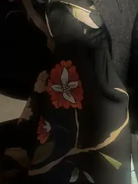 Snapshot of HiddenHoneyLDN chatting on December 17, 2025, 11:05 am HiddenHoneyLDN online show from December 17, 2025, 11:05 am