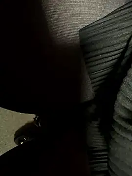 Snapshot of HiddenHoneyLDN chatting on January 19, 2026, 10:19 am HiddenHoneyLDN online show from January 19, 2026, 10:19 am