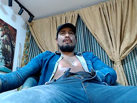Snapshot of ElCaballeroNegro24 chatting on October 4, 2025, 10:52 pm ElCaballeroNegro24 online show from October 4, 2025, 10:52 pm