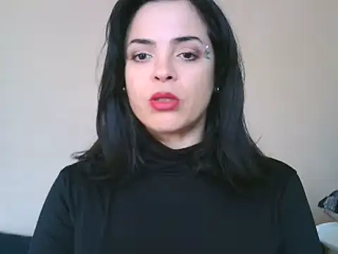 ITALIANASISIXX online show from November 18, 2025, 10:31 am