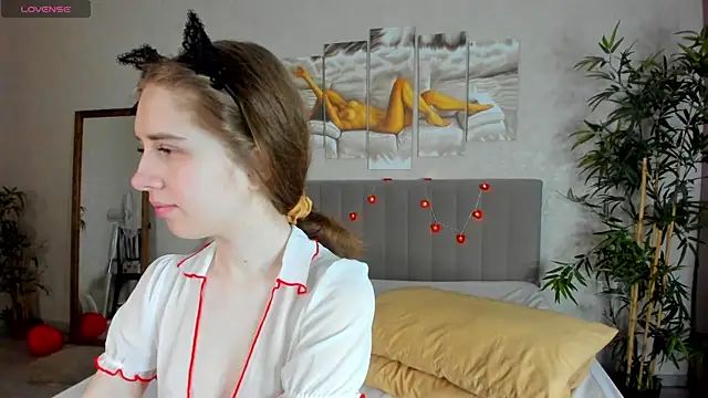 Snapshot of Camilla_Kelly chatting on February 18, 2026, 1:12 am Camilla Kelly online show from February 18, 2026, 1:12 am