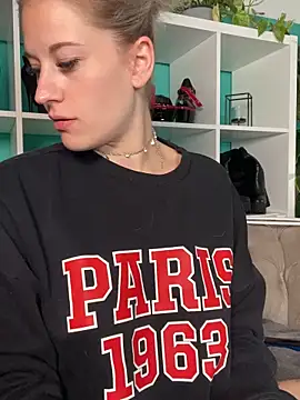 Snapshot of TheRealJessyLey chatting on September 18, 2025, 11:40 pm TheRealJessyLey online show from September 18, 2025, 11:40 pm