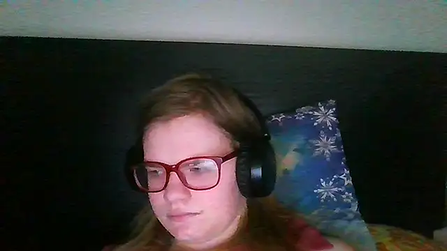 Moonolighta online show from October 27, 2025, 8:07 am