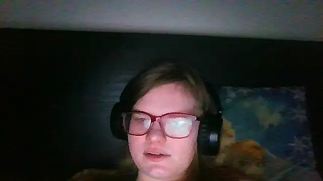 Moonolighta online show from December 15, 2025, 11:03 am