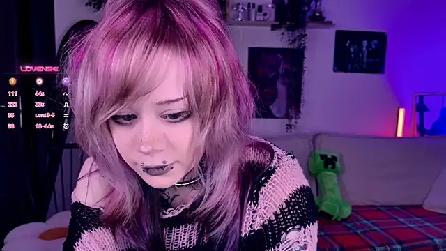 Lollyshy online show from November 14, 2025, 10:36 am