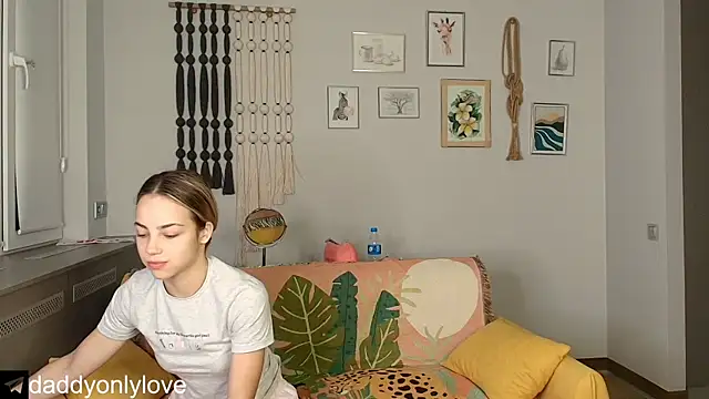 Snapshot of daddyonlyloveme chatting on October 24, 2025, 8:16 pm daddyonlyloveme online show from October 24, 2025, 8:16 pm