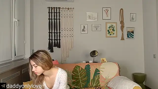 Snapshot of daddyonlyloveme chatting on October 28, 2025, 9:06 pm daddyonlyloveme online show from October 28, 2025, 9:06 pm