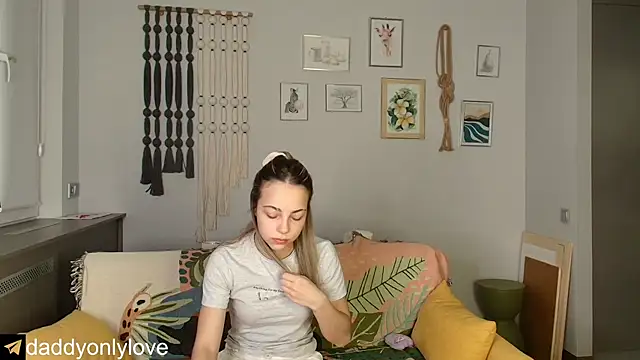 Snapshot of daddyonlyloveme chatting on November 15, 2025, 9:21 pm daddyonlyloveme online show from November 15, 2025, 9:21 pm