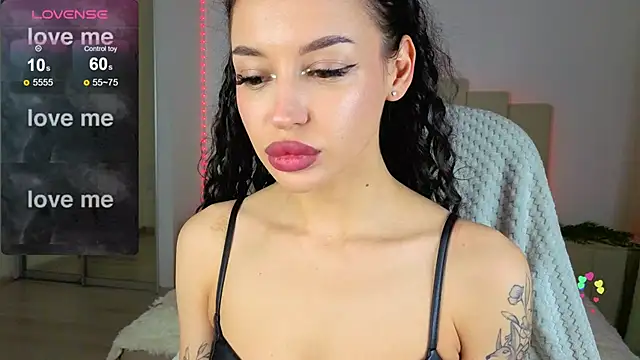 Snapshot of Alexa___Hill chatting on October 14, 2025, 1:06 am Alexa Hill online show from October 14, 2025, 1:06 am