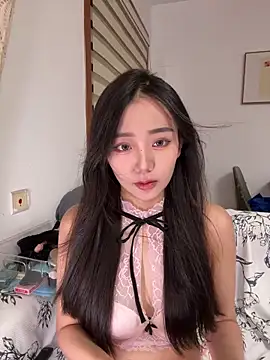 jiajia L online show from September 24, 2025, 1:03 pm