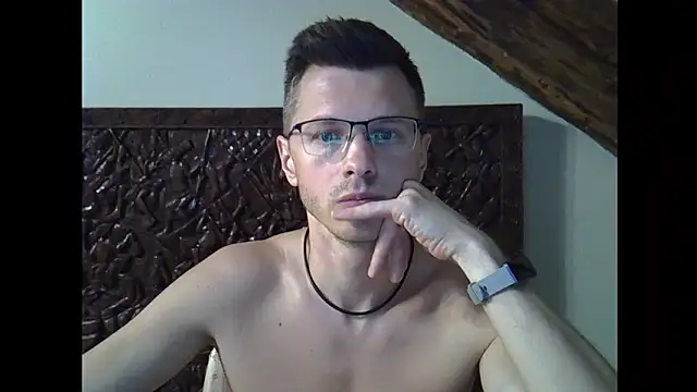 BehindBlueEyesss online show from October 6, 2025, 8:06 pm