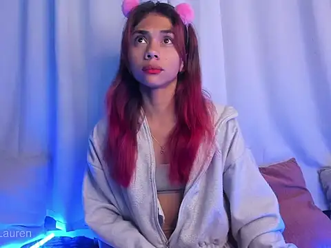 Laurenn 2 online show from October 21, 2025, 3:40 am