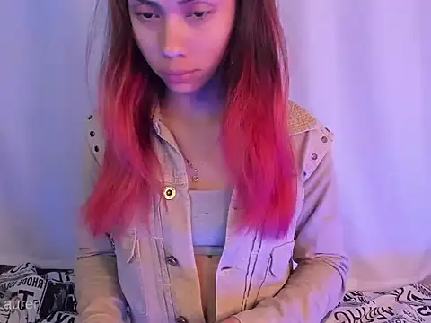 Laurenn 2 online show from November 17, 2025, 3:23 am