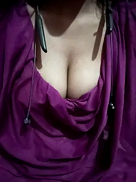 kaviyaponnu0987 online show from February 1, 2026, 2:04 pm