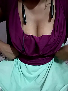 kaviyaponnu0987 online show from March 22, 2026, 10:29 am