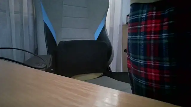 Maxxcock699  online show from April 4, 2026, 5:43 pm