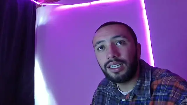 Snapshot of annaandgray chatting on December 17, 2025, 4:02 pm annaandgray online show from December 17, 2025, 4:02 pm