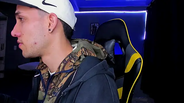 Snapshot of alexgiraldo__ chatting on October 14, 2025, 11:00 am alexgiraldo online show from October 14, 2025, 11:00 am