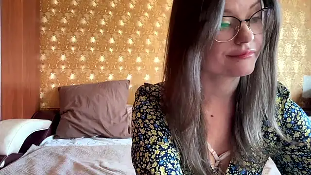 Snapshot of mia_shine_bright_wow chatting on November 9, 2025, 6:01 am mia shine bright wow online show from November 9, 2025, 6:01 am