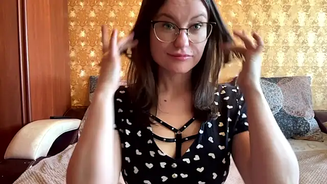 Snapshot of mia_shine_bright_wow chatting on December 1, 2025, 4:06 am mia shine bright wow online show from December 1, 2025, 4:06 am