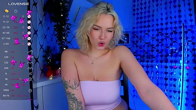 Snapshot of Candy_Mur chatting on February 12, 2026, 9:32 pm Candy Mur online show from February 12, 2026, 9:32 pm