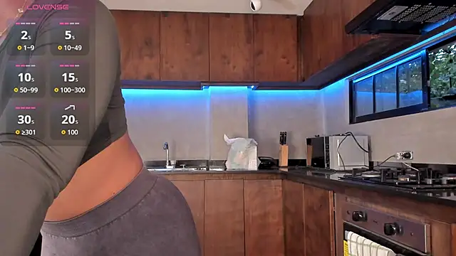 alisonn moon online show from October 17, 2025, 10:45 pm