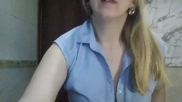MiyaHottie online show from May 15, 2026, 1:56 am