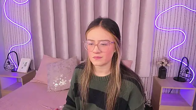 SamanthaPeachss online show from November 4, 2025, 12:15 pm