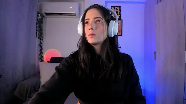 Snapshot of mishelkrave_ chatting on February 9, 2026, 11:42 pm mishelkrave online show from February 9, 2026, 11:42 pm