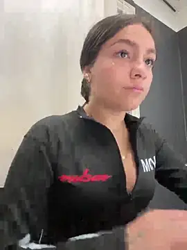 Snapshot of Alyha_Cortes chatting on September 25, 2025, 1:04 pm Alyha Cortes online show from September 25, 2025, 1:04 pm