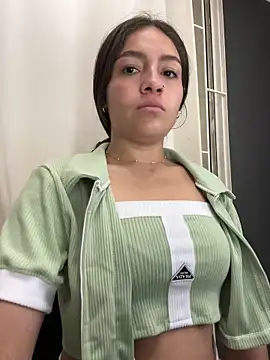 Snapshot of Alyha_Cortes chatting on October 1, 2025, 1:28 pm Alyha Cortes online show from October 1, 2025, 1:28 pm