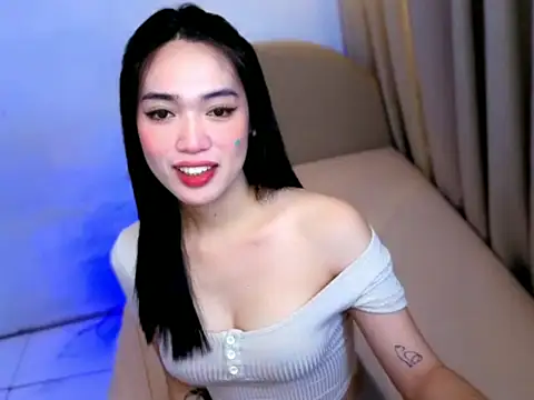 Snapshot of Madmoisellex chatting on May 25, 2026, 7:42 pm Madmoisellex online show from May 25, 2026, 7:42 pm