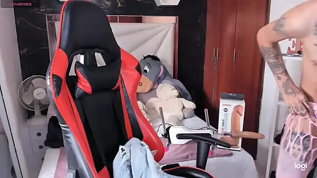 Snapshot of sara_slut21 chatting on December 4, 2024, 2:15 pm sara slut21 online show from December 4, 2024, 2:15 pm