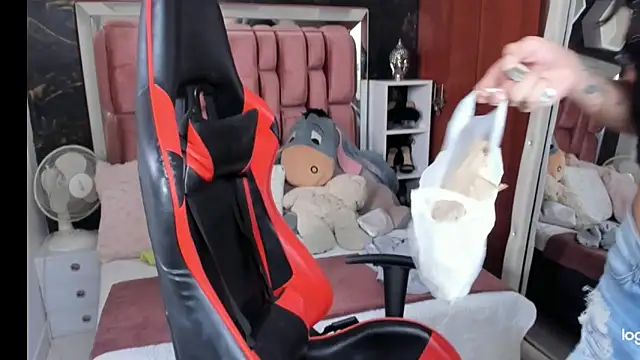 Snapshot of sara_slut21 chatting on January 28, 2025, 8:26 pm sara slut21 online show from January 28, 2025, 8:26 pm