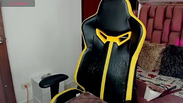 Snapshot of sara_slut21 chatting on March 4, 2025, 8:49 pm sara slut21 online show from March 4, 2025, 8:49 pm