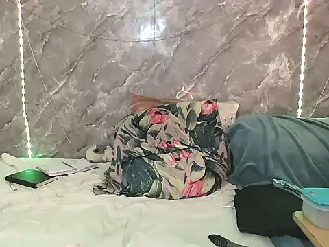 Snapshot of ZARIA-VIXEN chatting on October 9, 2025, 9:07 am ZARIA-VIXEN online show from October 9, 2025, 9:07 am