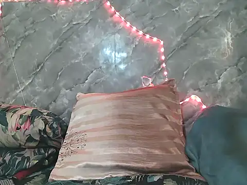 Snapshot of ZARIA-VIXEN chatting on December 2, 2025, 11:48 am ZARIA-VIXEN online show from December 2, 2025, 11:48 am