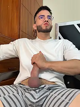 Snapshot of King_Draven3 chatting on August 1, 2026, 12:15 pm King Draven3 online show from August 1, 2026, 12:15 pm