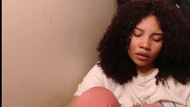 madelene online show from December 14, 2025, 3:12 am