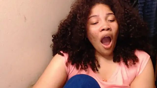 madelene online show from December 17, 2025, 2:39 am