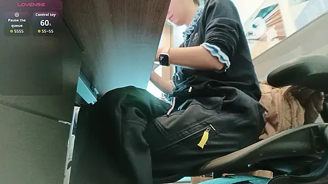 Snapshot of KKMM168 chatting on December 15, 2025, 5:55 am KKMM168 online show from December 15, 2025, 5:55 am