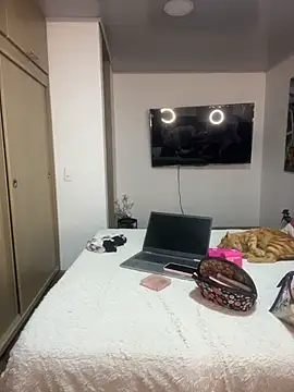 MiaRousexxx  online show from October 23, 2025, 3:50 am