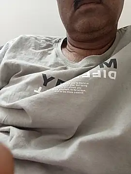 moonflower25 online show from March 15, 2026, 3:45 am