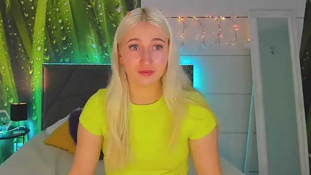 HollyTailors online show from November 6, 2025, 6:14 am