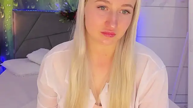 HollyTailors online show from January 15, 2026, 6:51 am