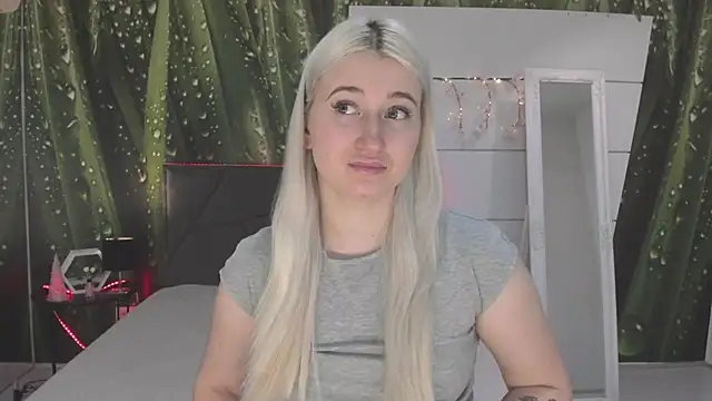 HollyTailors online show from February 22, 2026, 6:35 am