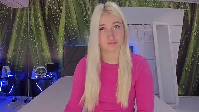 HollyTailors online show from April 1, 2026, 5:30 am