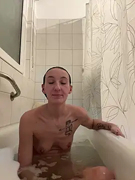 Emilia Mausi online show from February 8, 2026, 7:50 pm